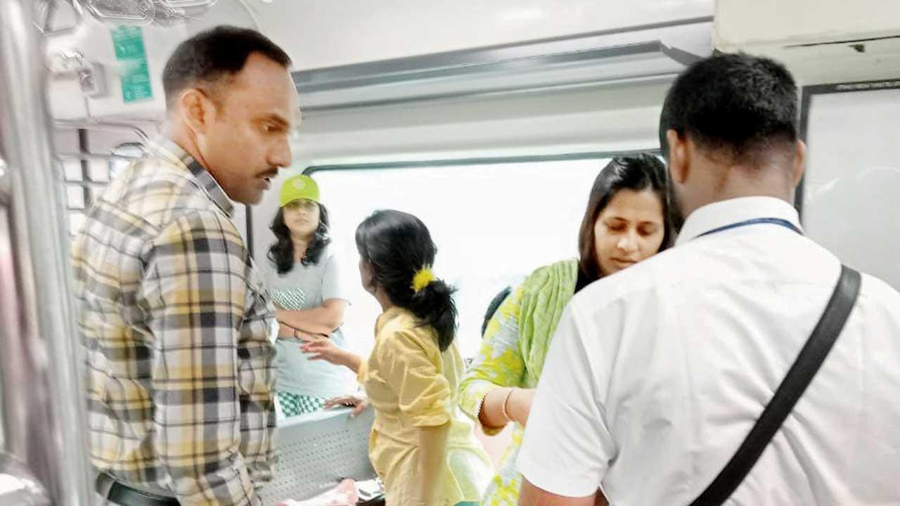 એસી લોકલની પ્રતીકાત્મક ફાઇલ તસવીર