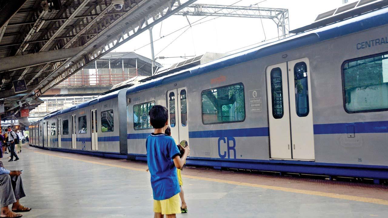 એસી લોકલની પ્રતીકાત્મક ફાઇલ તસવીર