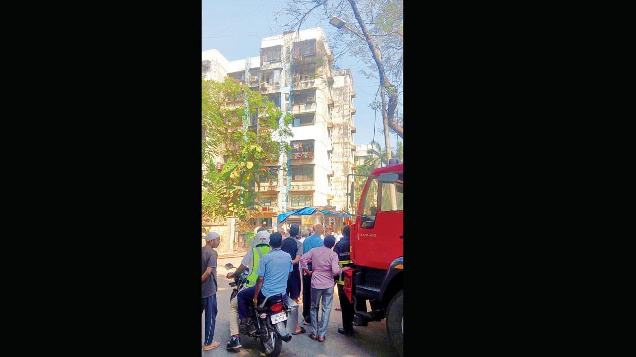 કાંદિવલીમાં મહાવીરનગરના કમલા વિહારમાં આગ