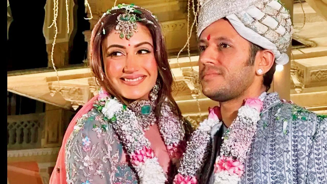  સુરભિ ચંદના, કરણ શર્મા