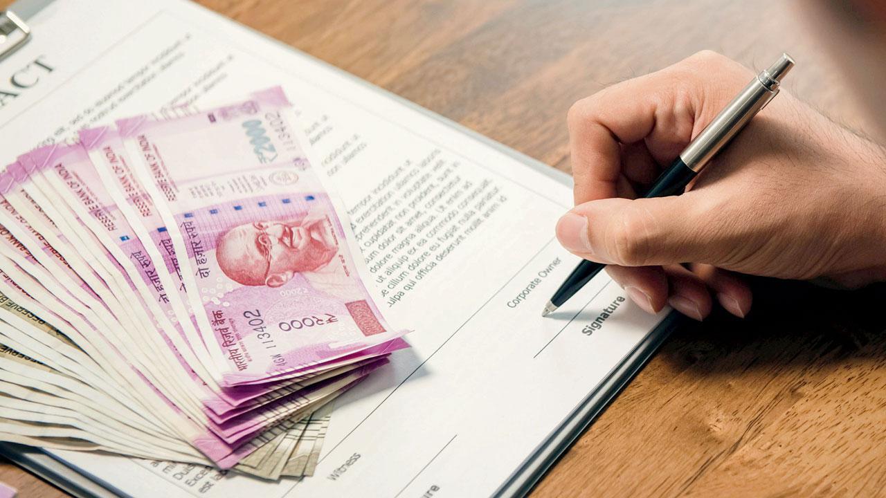 પ્રતીકાત્મક તસવીર 