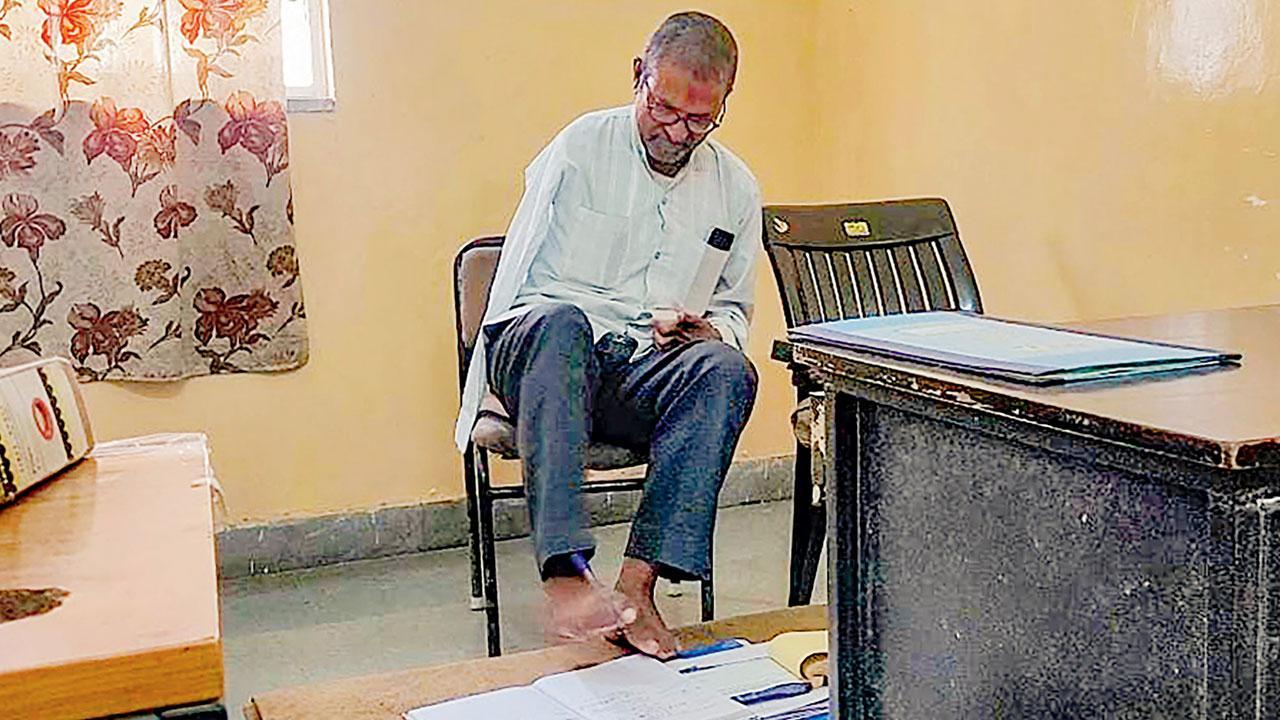  દેવકીનંદન શર્મા 