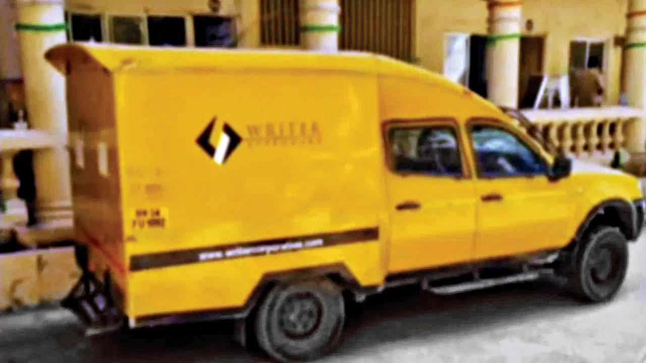 ઇન્કમ-ટૅક્સ ડિપાર્ટમેન્ટે એ કૅશ અને વૅન બન્ને પોતાના તાબામાં લીધાં છે