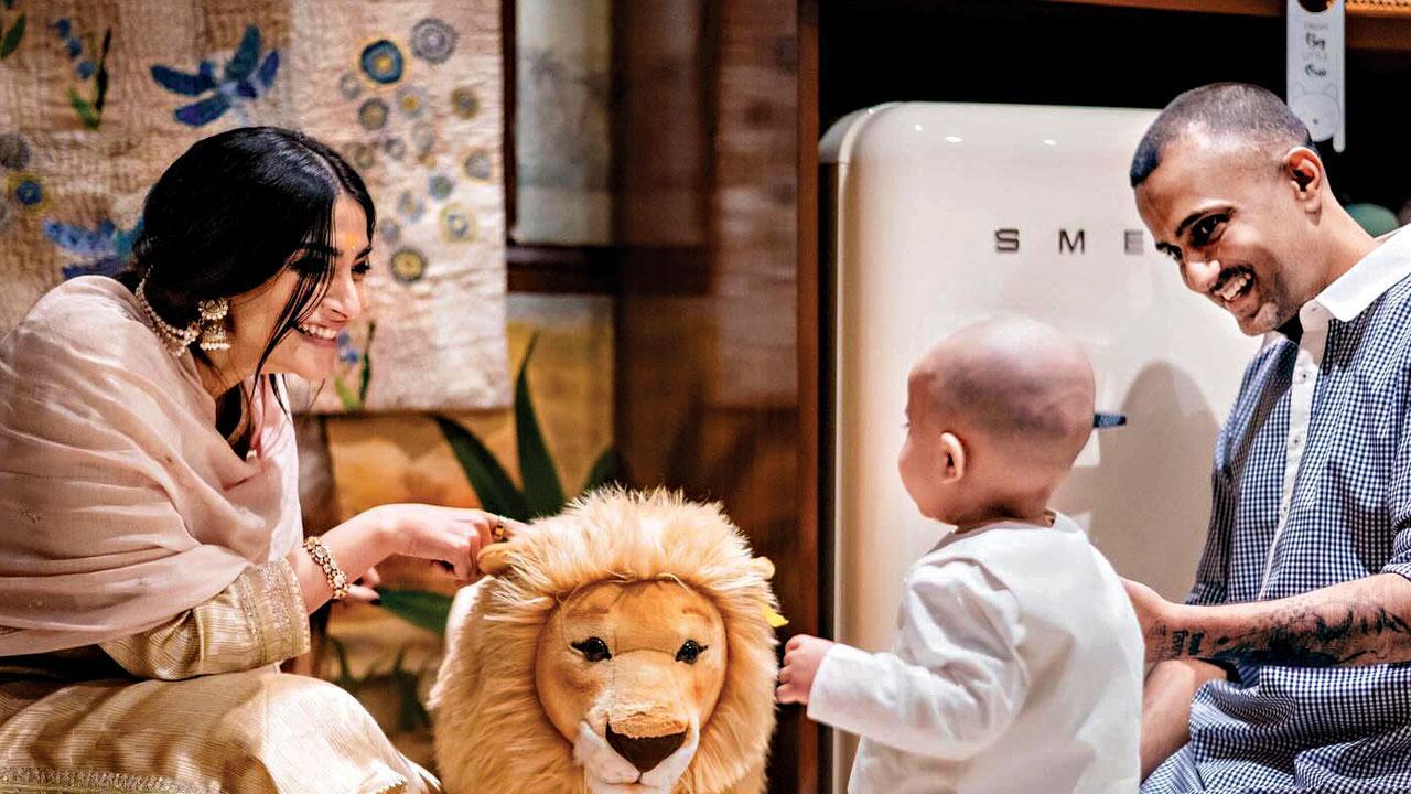 સોનમ કપૂર આહુજા અને પતિ આનંદ આહુજાની તસવીર