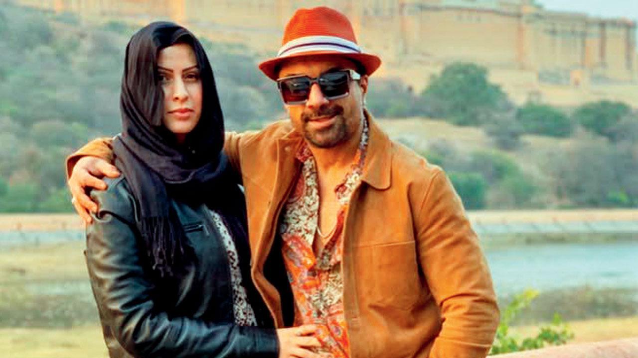 એજાઝ ખાન,  ફૉલન ગુલીવાલા