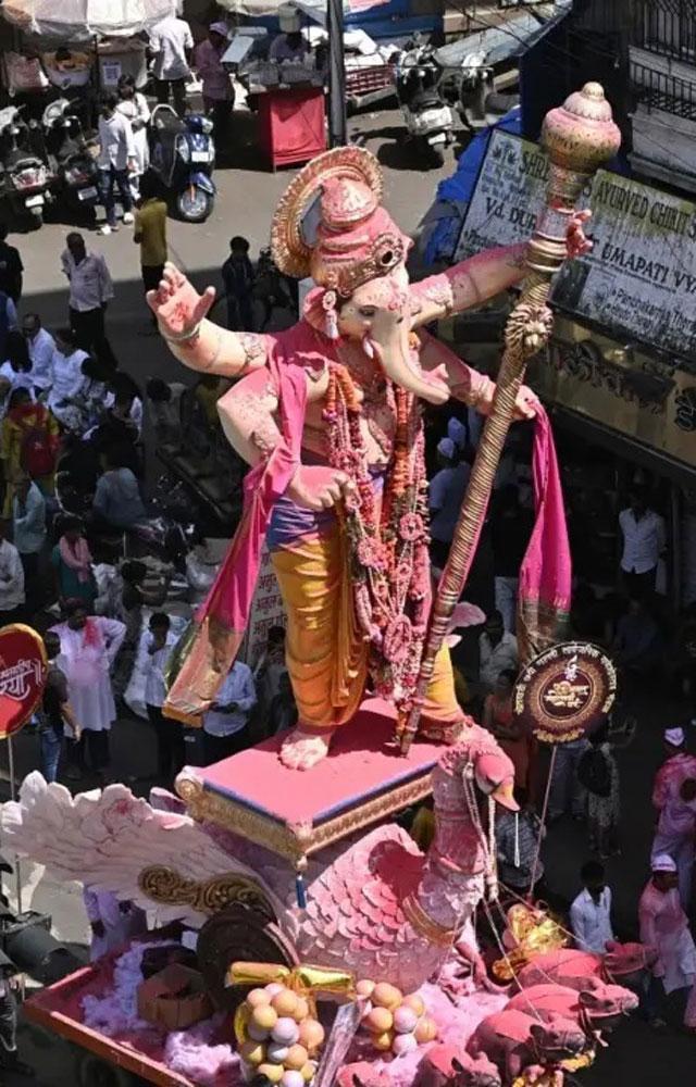 ખેતવાડીમાંથી નીકળી શોભાયાત્રા
