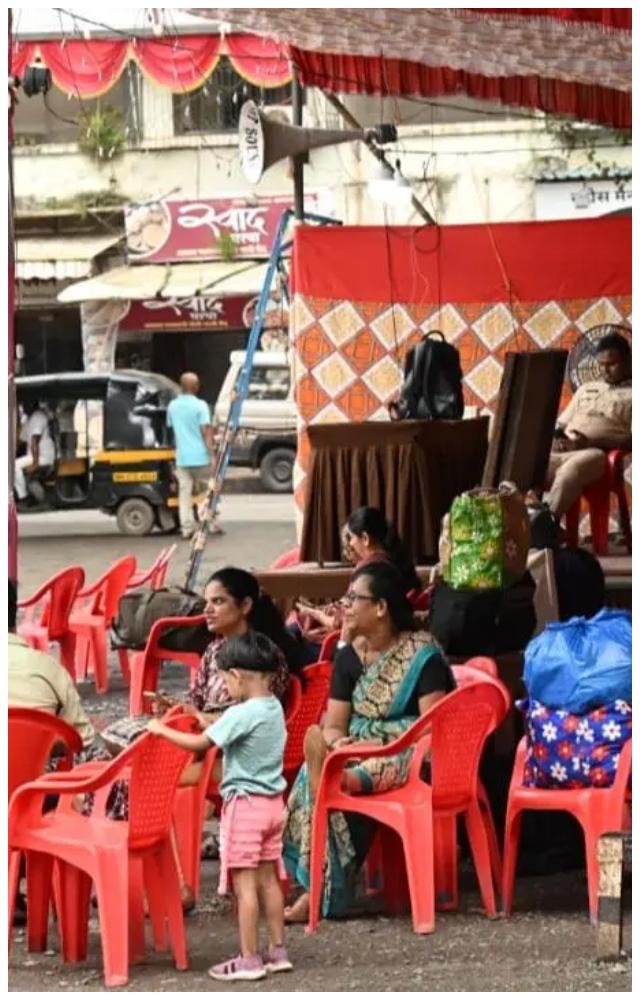 મહારાષ્ટ્ર સ્ટેટ રોડ ટ્રાન્સપોર્ટ કૉર્પોરેશન (MSRTC)ની હડતાળ બીજા દિવસે તીવ્ર બની, જેના કારણે સમગ્ર રાજ્યમાં બસ સેવાઓમાં નોંધપાત્ર વિક્ષેપ થયો