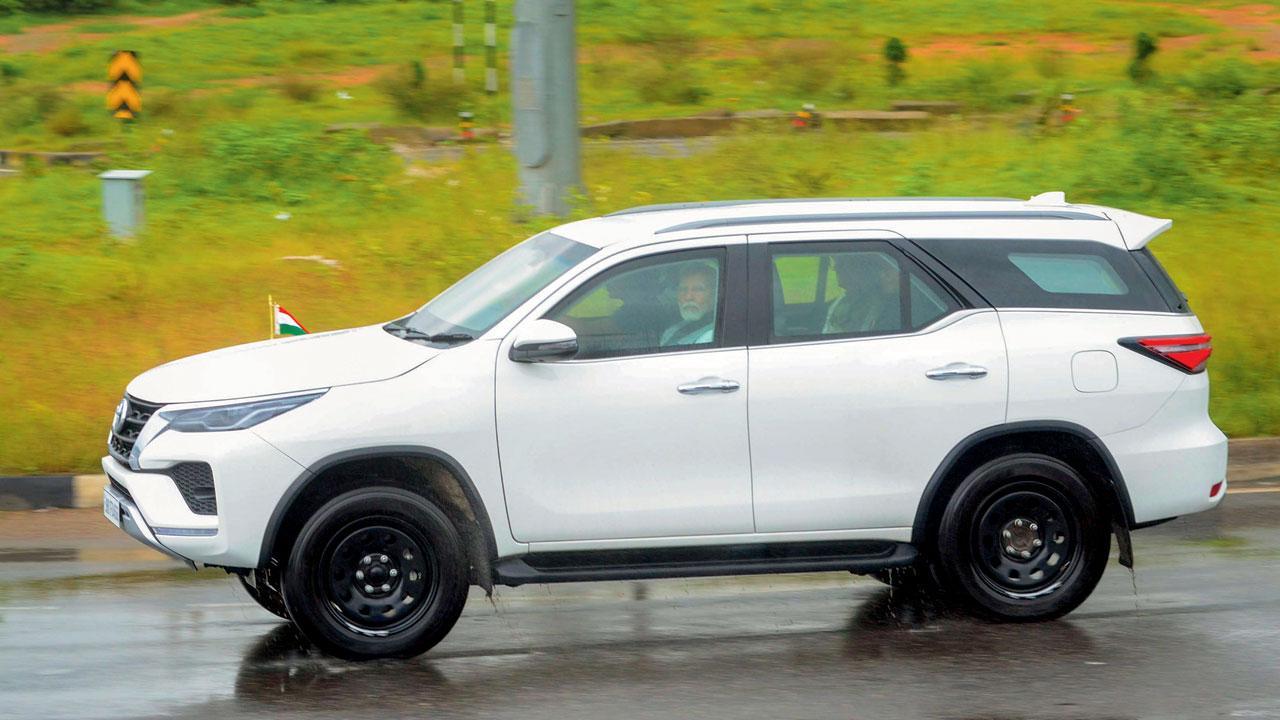 રાંચીથી બાય રોડ જમશેદપુર જઈ રહેલા વડા પ્રધાન.