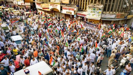 પહલગામમાં બનેલી ઘટનાના વિરોધમાં આતંકવાદીઓ સામે અમદાવાદમાં ગઈ કાલે અમદાવાદ વેપારી મહા સંગઠન દ્વારા વિરોધ-પ્રદર્શન કરવામાં આવ્યું હતું. કાળુપુર વિસ્તારમાં વેપારીઓએ બપોર બાદ બંધ પાળીને રૅલી યોજી હતી.