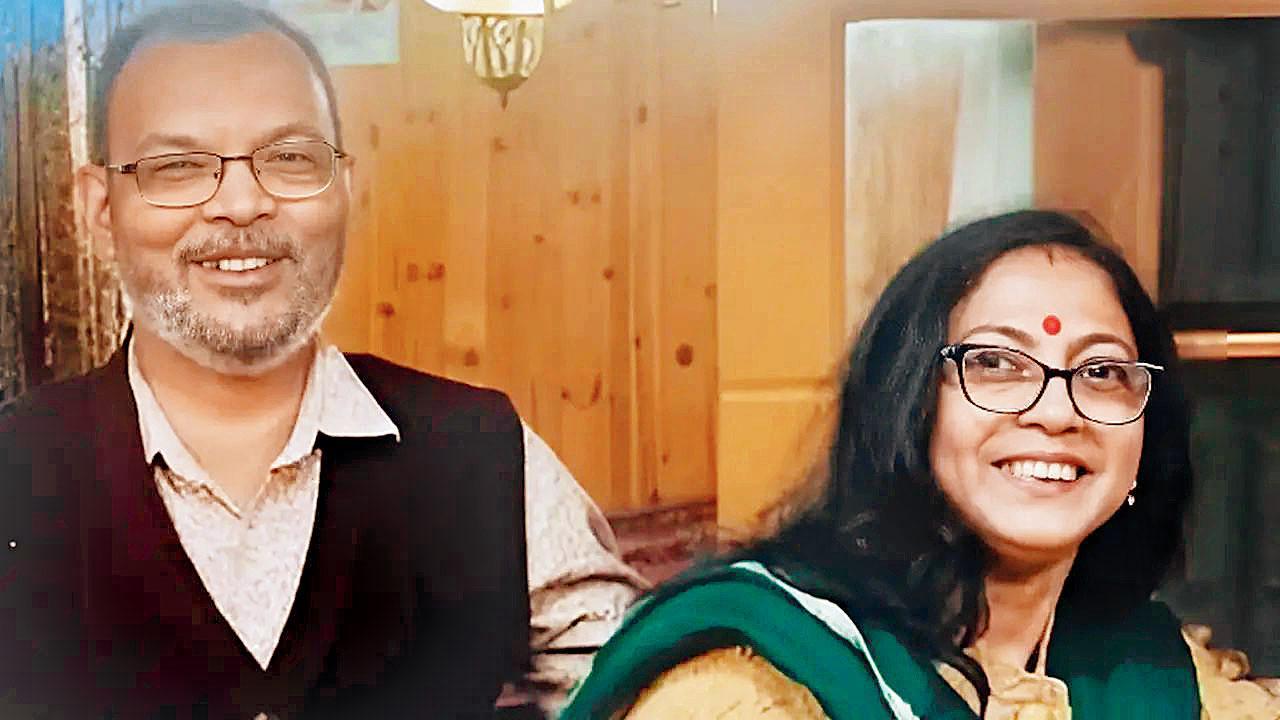 દેબાશિષ ભટ્ટાચાર્ય અને તેમનાં પત્ની