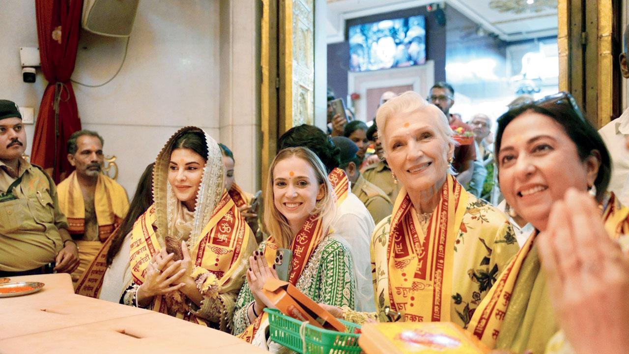 ઈલૉન મસ્કની મમ્મીએ જૅકલિન ફર્નાન્ડિસ સાથે સિદ્ધિવિનાયક મંદિરમાં દર્શન કર્યાં