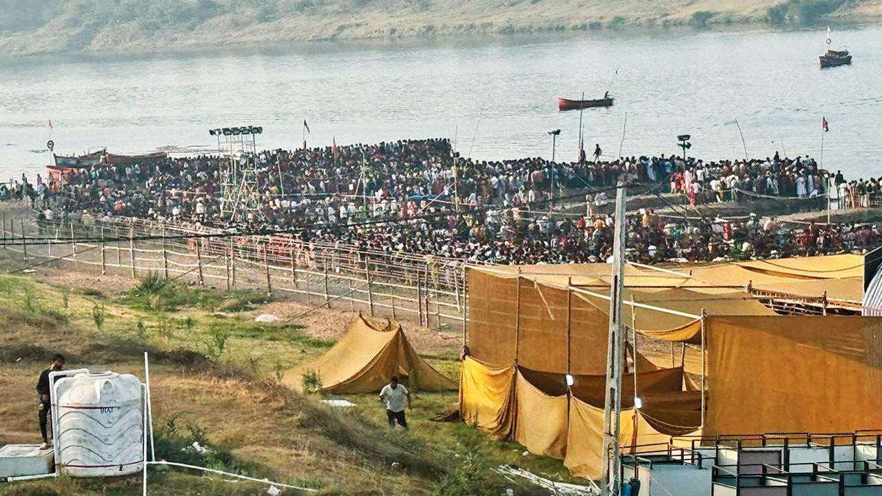 નર્મદા પરિક્રમા માટે વીક-એન્ડમાં મોડી રાતથી જ ધાર્મિકજનોનો ધસારો થયો હતો.