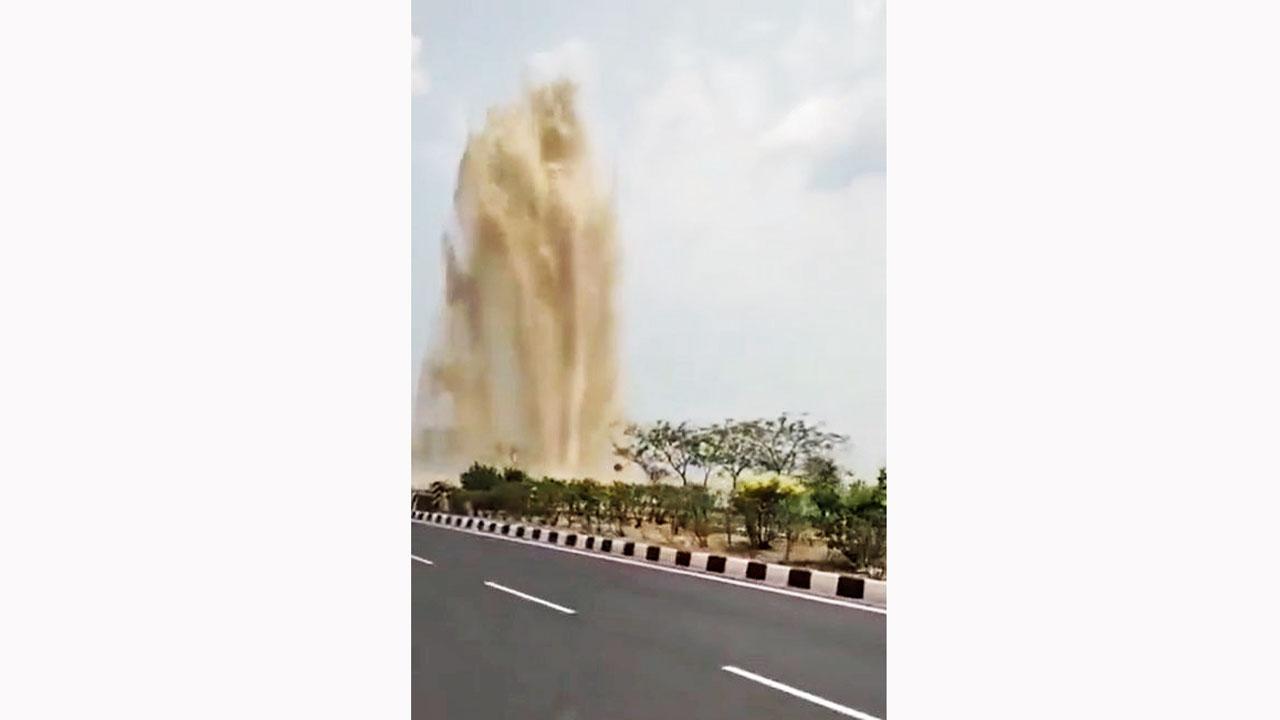 પાઇપ લાઇન ફાટી