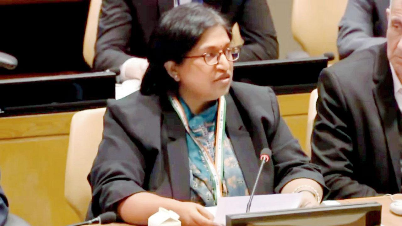 ગઈ કાલે ન્યુ યૉર્કમાં બોલતાં યોજના પટેલ.