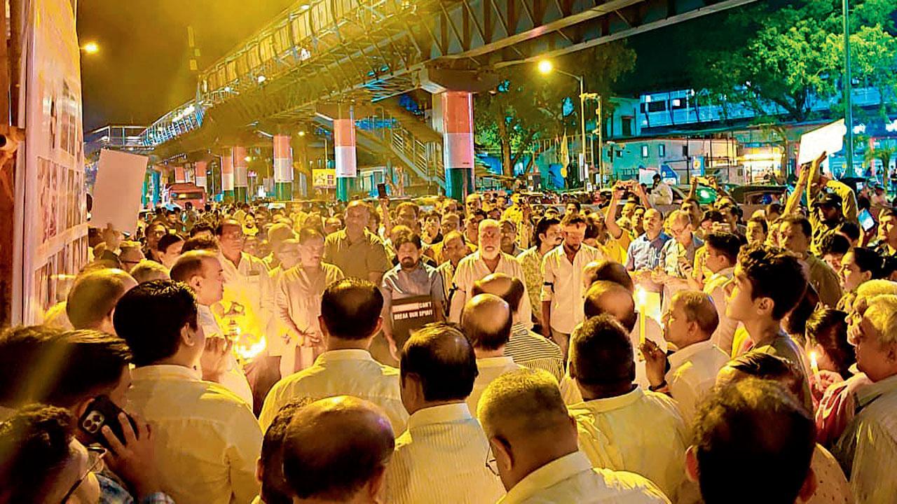 બોરીવલીમાં વેપારીઓ દ્વારા પહલગામ હત્યાકાંડમાં જીવ ગુમાવનારા લોકોને શ્રદ્ધાંજલિ