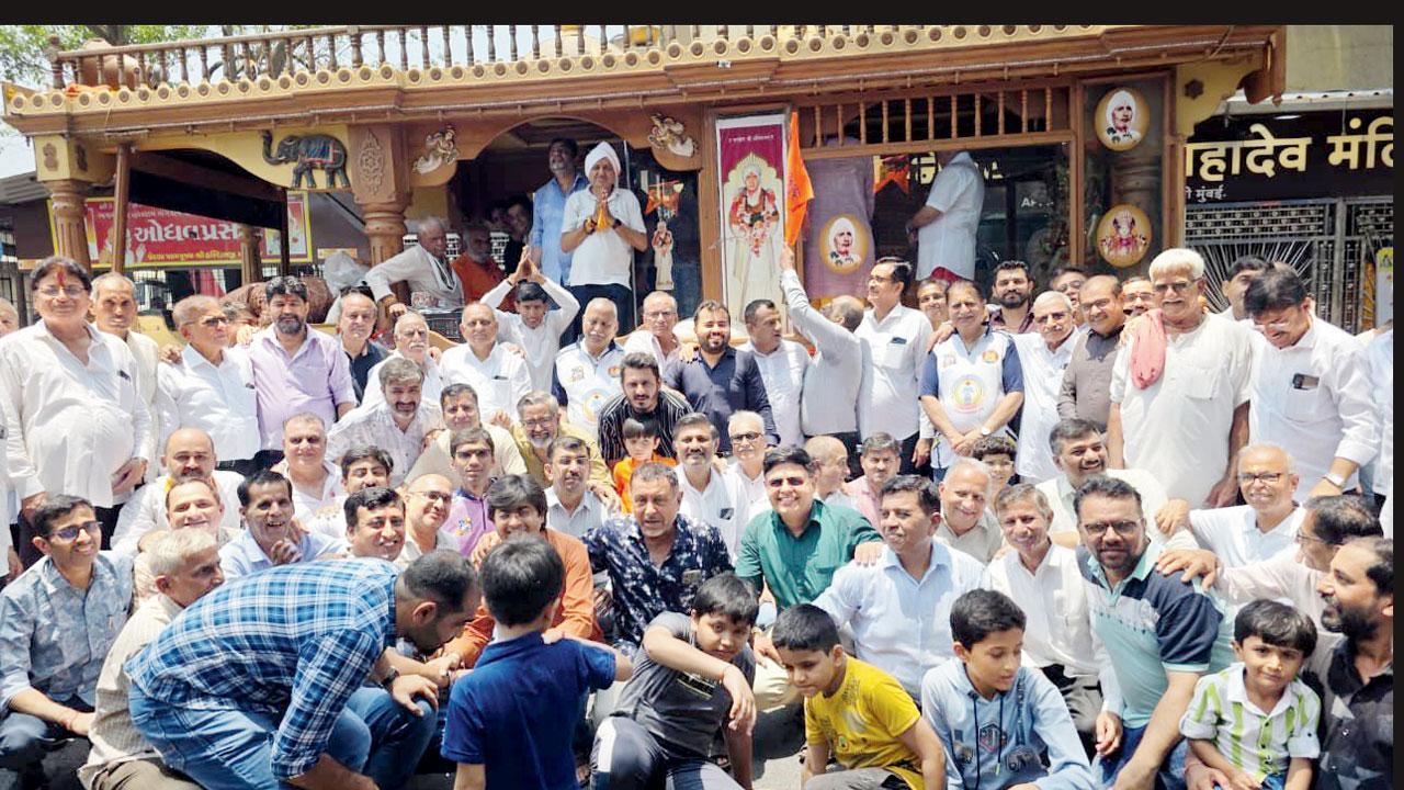 ગુરુદેવ ઓધવરામજીની ઓધવ જ્યોતનું  APMCના વેપારીઓએ કર્યું ભવ્ય સ્વાગત