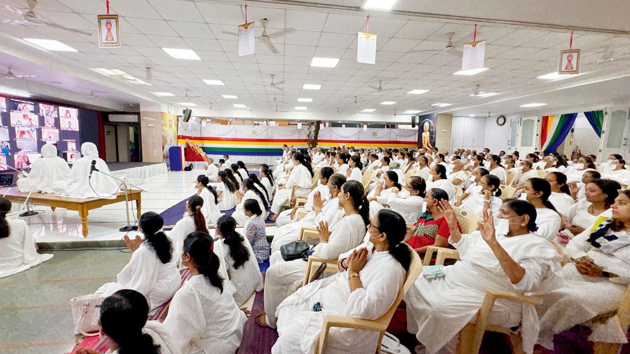 ૧૬૦થી વધુ ભાવિકોએ સંપૂર્ણ આયંબિલ ઓળીની આરાધના કરવાની સાથે બહોળી સંખ્યામાં દરેક આયોજનમાં ખૂબ ઉત્સાહ અને ઉલ્લાસપૂર્વક લાભ લીધો હતો.