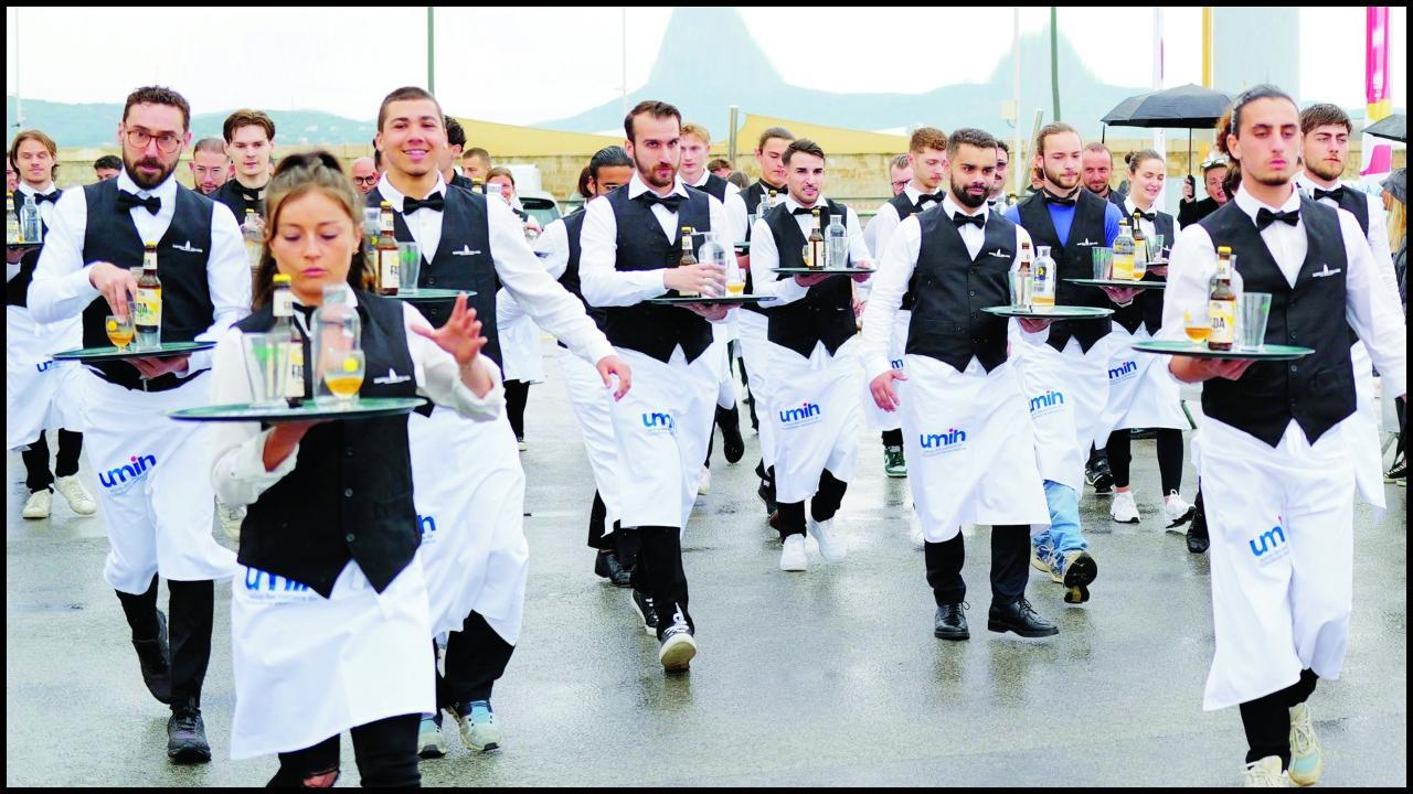 વેઇટરોની રેસ