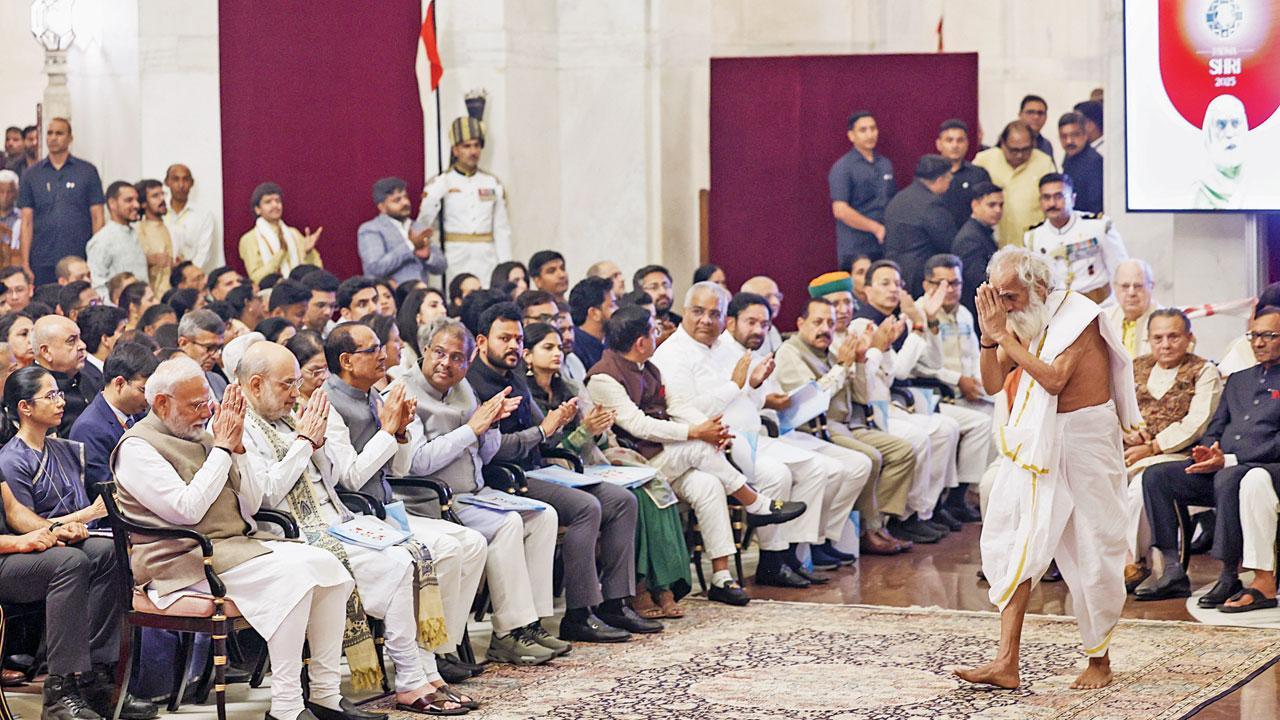 પદ્‌મ અવૉર્ડ્‌સ એનાયત કરવાનો સમારોહ