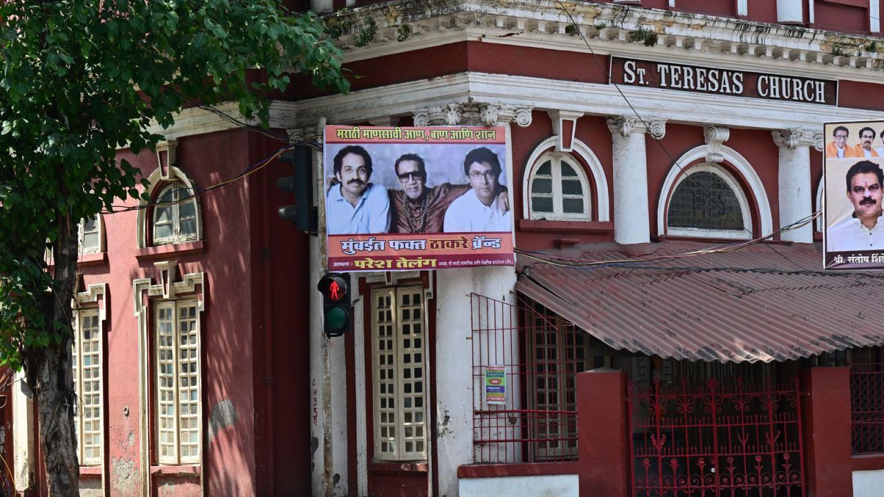 Photos: બાળાસાહેબ, ઉદ્ધવ અને રાજ ઠાકરેની જૂની તસવીરોના બૅનર મુંબઈમાં દેખાયા