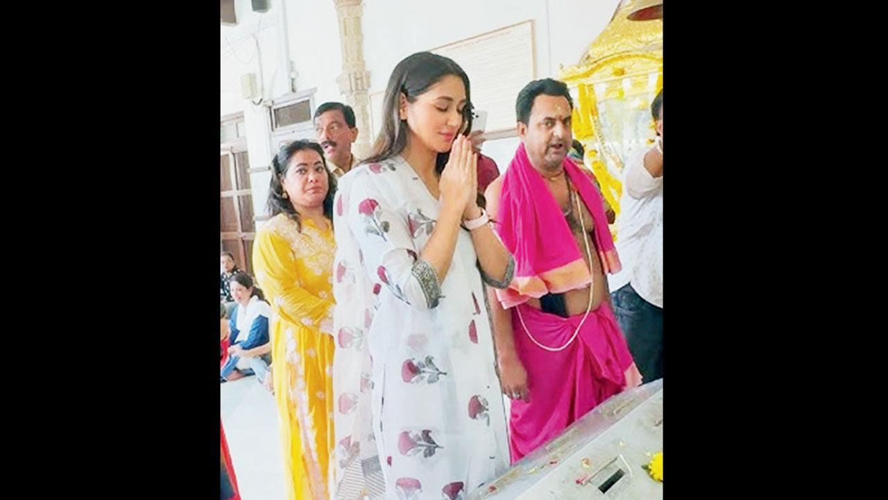  નિકિતા દત્તા પહોંચી બાબુલનાથનાં દર્શને 