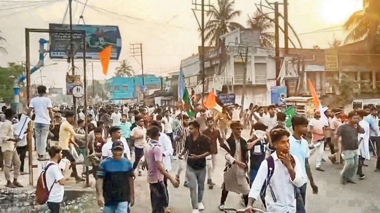 પશ્ચિમ બંગાળના મુર્શિદાબાદમાં વિરોધ હિંસક બન્યો