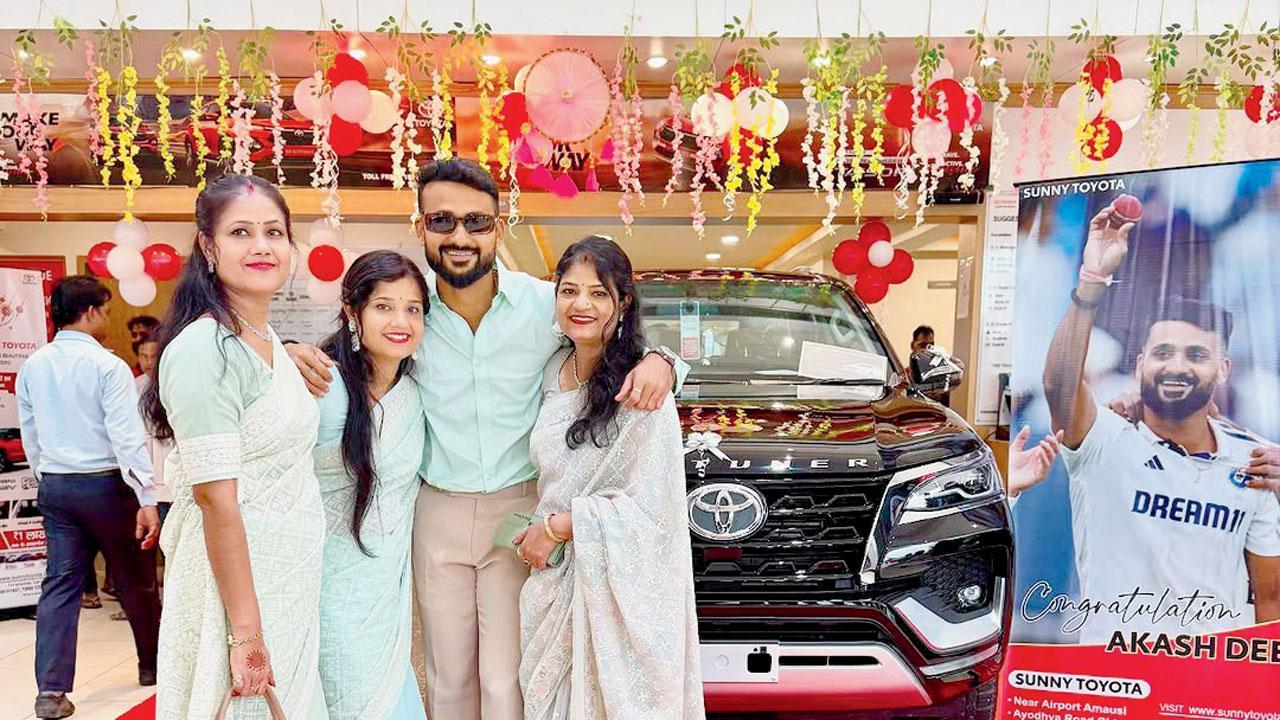 આકાશ દીપે નવી કાર ખરીદી