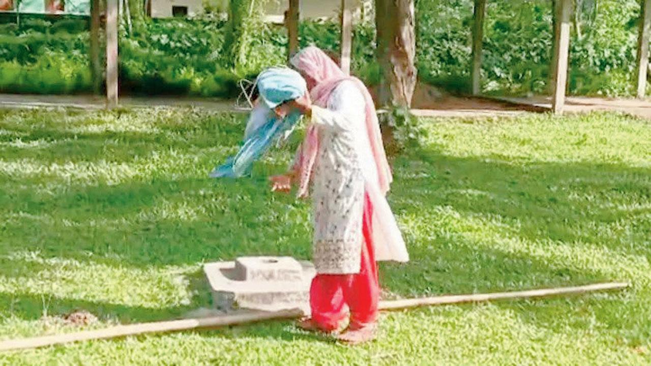 આસામની એક સ્કૂલમાં પ્રિન્સિપાલ ફાતેમા ખાતૂને રાષ્ટ્રધ્વજનું અપમાન કરતાં ગઈ કાલે તેમની ધરપકડ કરવામાં આવી