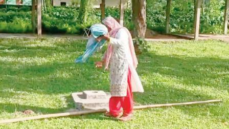 આસામની એક સ્કૂલમાં પ્રિન્સિપાલ ફાતેમા ખાતૂને રાષ્ટ્રધ્વજનું અપમાન કરતાં ગઈ કાલે તેમની ધરપકડ કરવામાં આવી