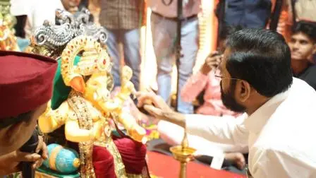 ગણપતિ બાપ્પાની પૂજા કરતા મહારાષ્ટ્રના નાયબ મુખ્યપ્રધાન એકનાથ શિંદે
