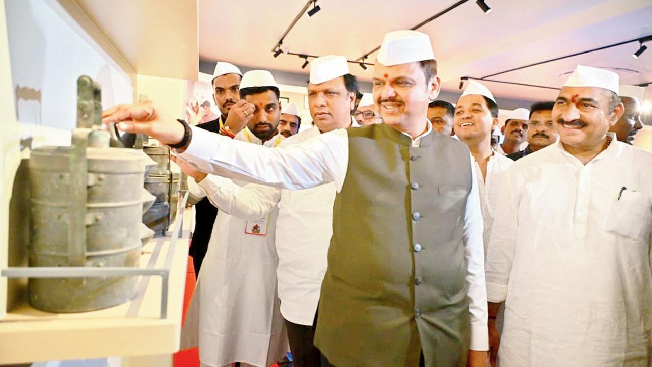 મુંબઈના ડબ્બાવાળાઓનો ૧૩૫ વર્ષ જૂનો ઇતિહાસ જણાવતું મ્યુઝિયમ શરૂ થયું બાંદરામાં