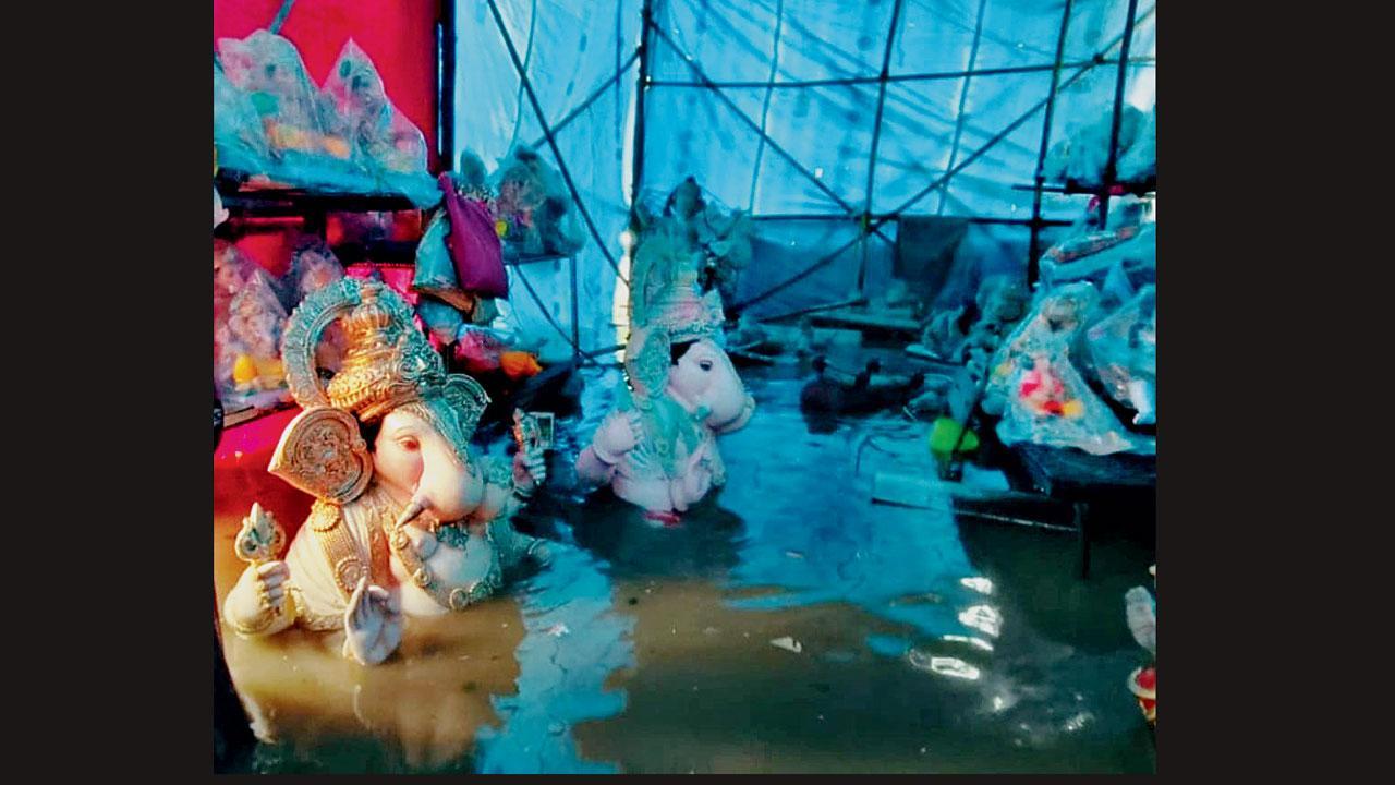 વરસાદનું પાણી ગણપતિની મૂર્તિઓ બનાવતી વર્કશૉપમાં ઘૂસી ગયું