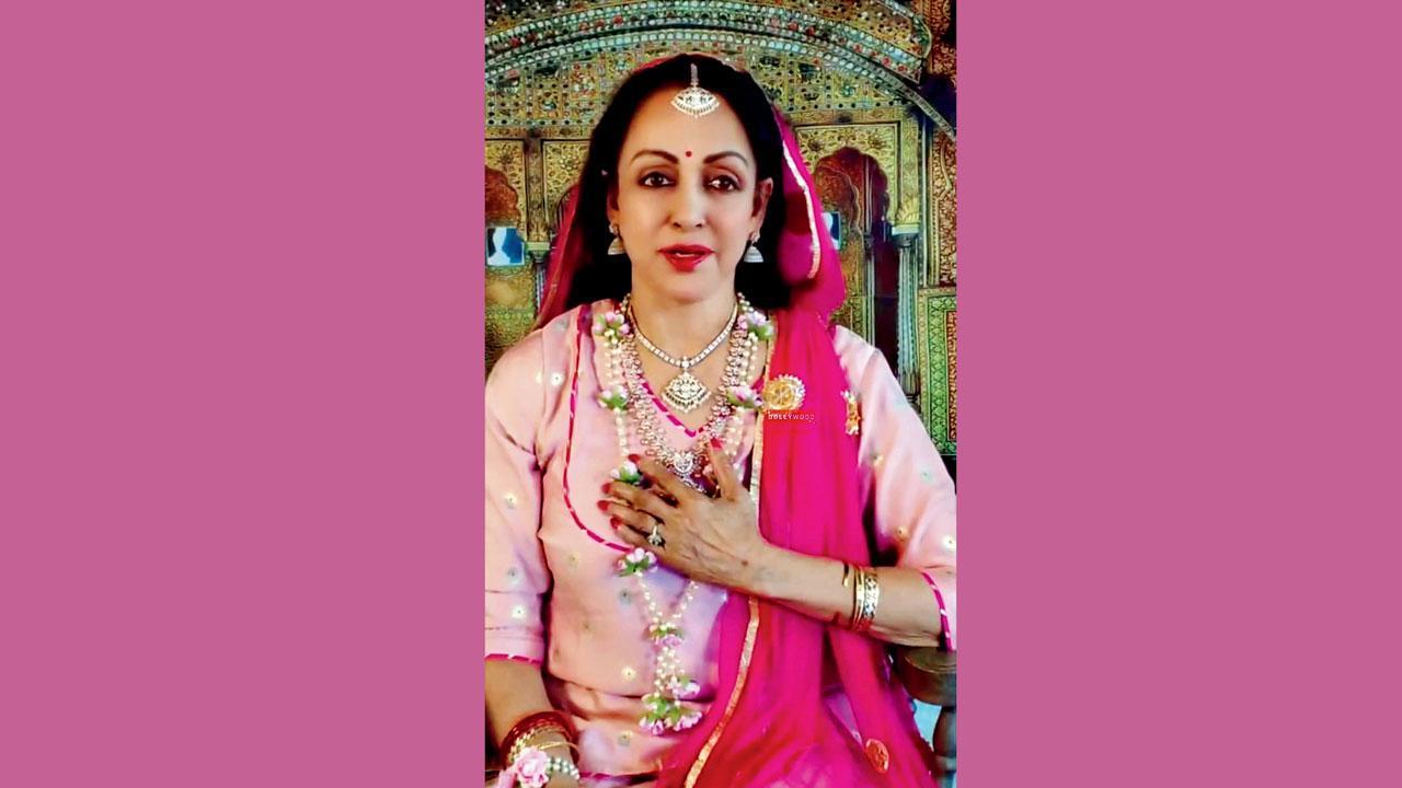 હેમા માલિનીએ યશોદામૈયા બનીને ઊજવી જન્માષ્ટમી
