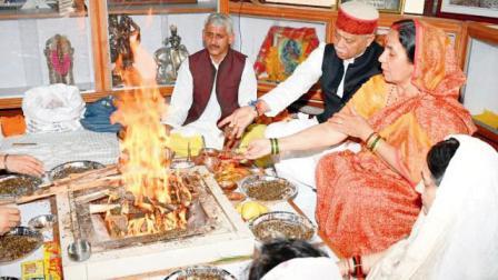 રક્ષાબંધનના પર્વે હિમાચલ પ્રદેશના ગવર્નર શિવ પ્રતાપ શુક્લાએ ગઈ કાલે રાજભવન ખાતે એક ખાસ યજ્ઞનું આયોજન કર્યું હતું