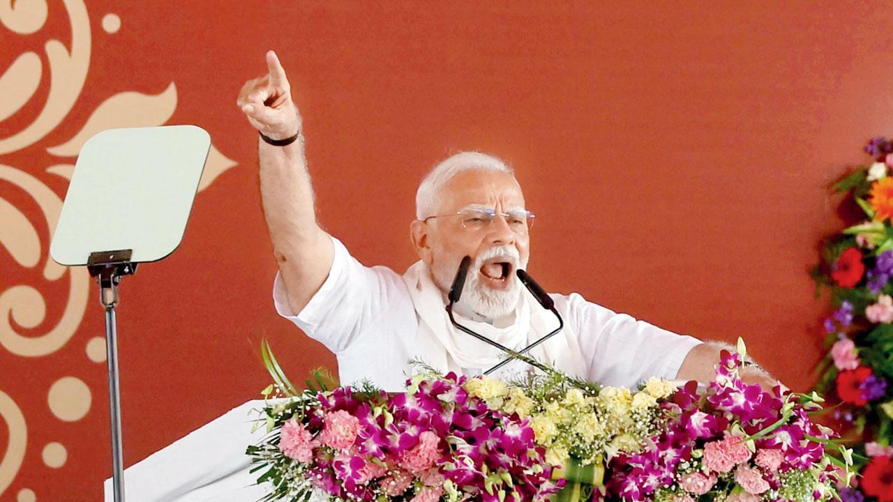 ગઈ કાલે વારાણસીમાં વડા પ્રધાન નરેન્દ્ર મોદીએ પોતાના ભાષણમાં ડોનલ્ડ ટ્રમ્પના દાવા અને વિપક્ષના આરોપોનો આક્રમક અંદાજમાં જવાબ આપ્યો હતો.