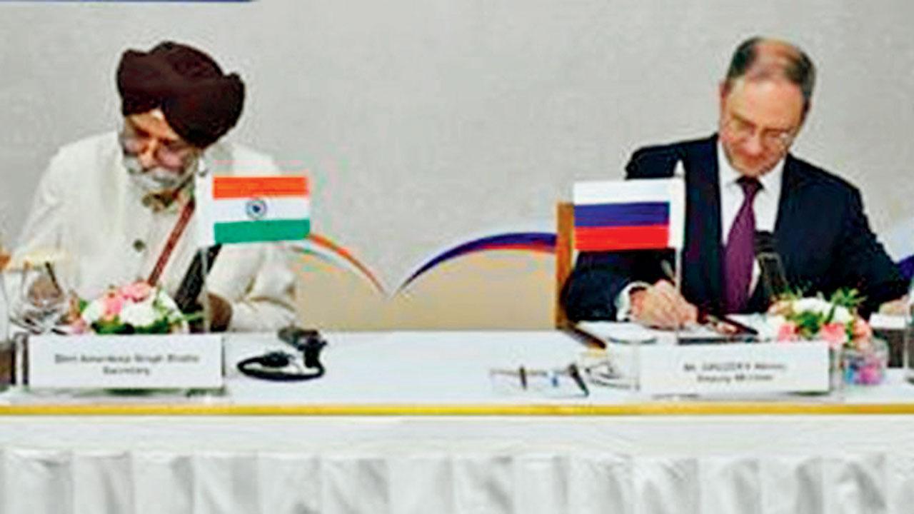 અમરદીપ સિંહ ભાટિયા, ઍલેક્સી ગ્રુઝડેવે