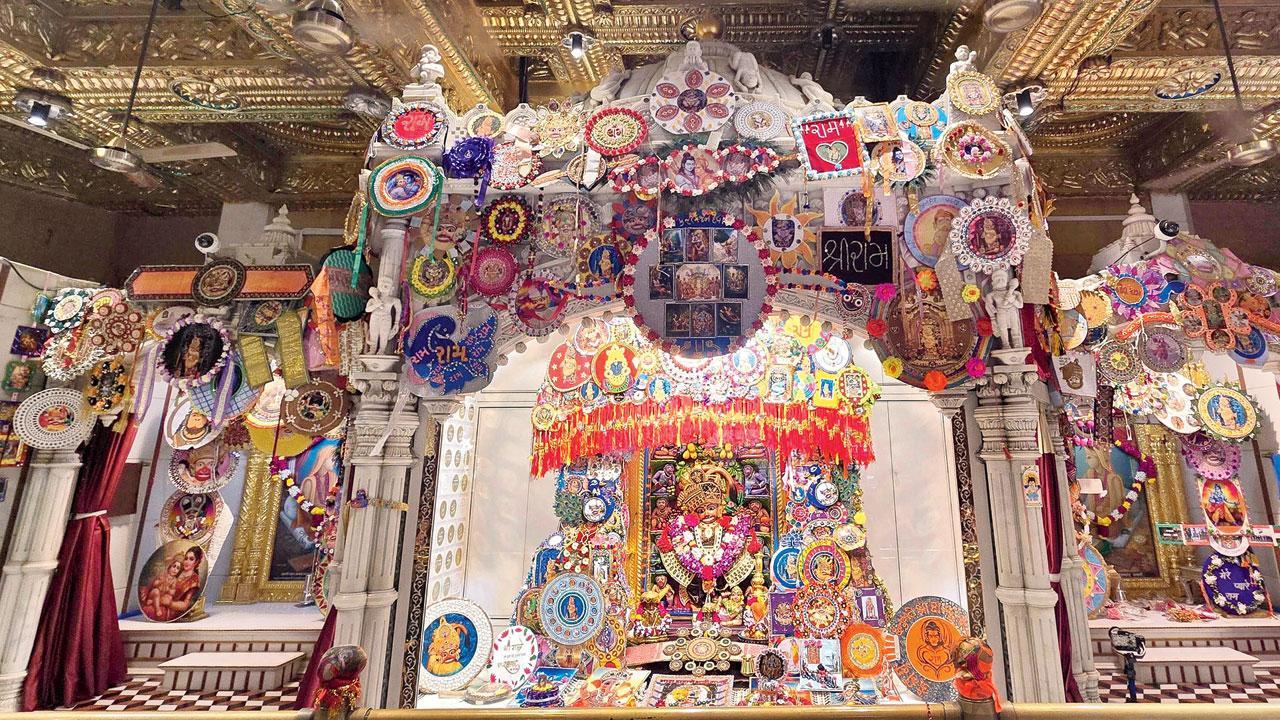 સાળંગપુરમાં હનુમાનદાદાના મંદિરમાં રાખડીઓનો અનોખો શણગાર 