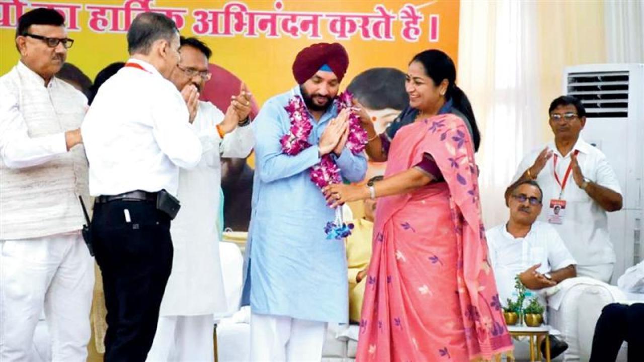 ચીફ મિનિસ્ટર રેખા ગુપ્તાએ અરવિંદર સિંહ લવલીને બિરદાવ્યા