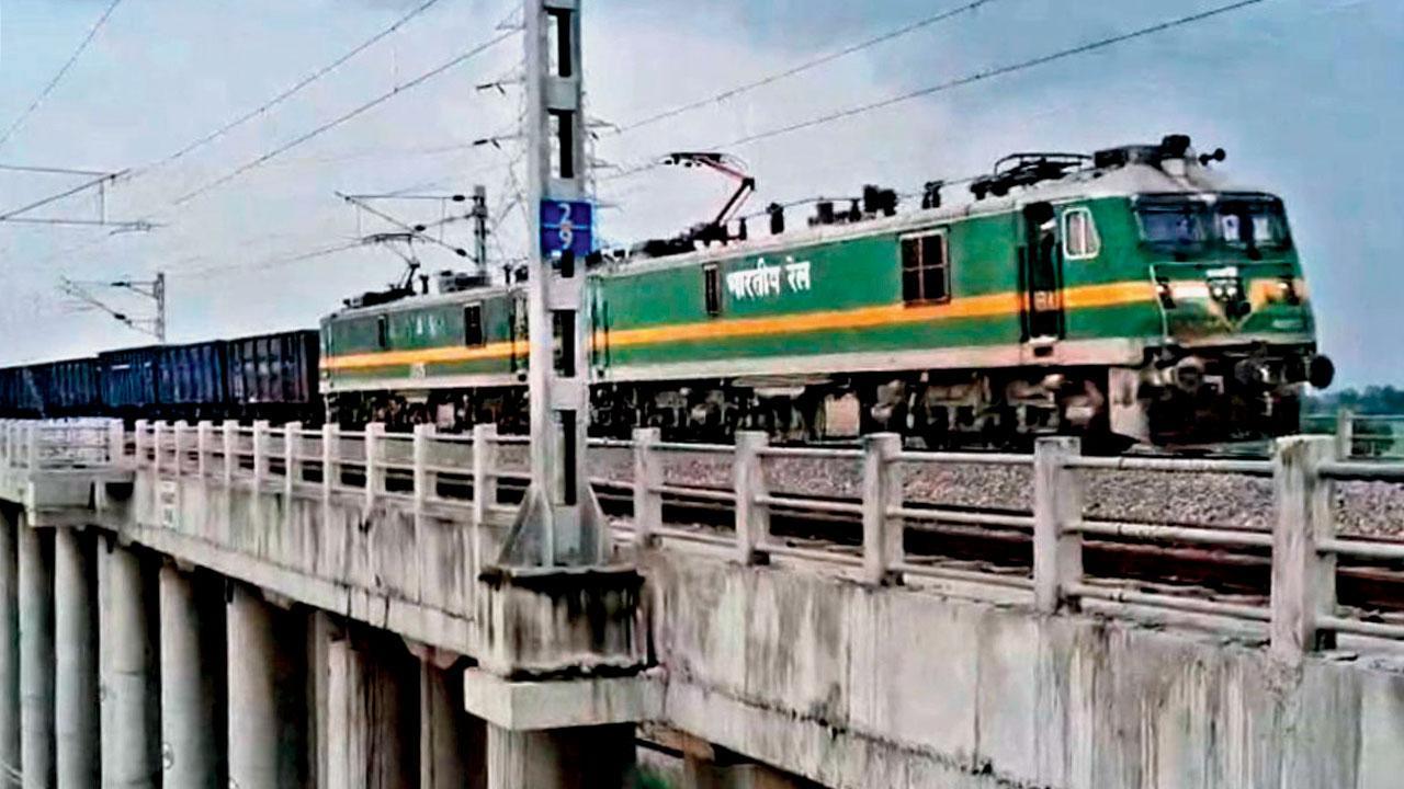 રુદ્રાસ્ત્ર ગુડ્સ ટ્રેન એશિયાની સૌથી લાંબી ગુડ્સ ટ્રેન