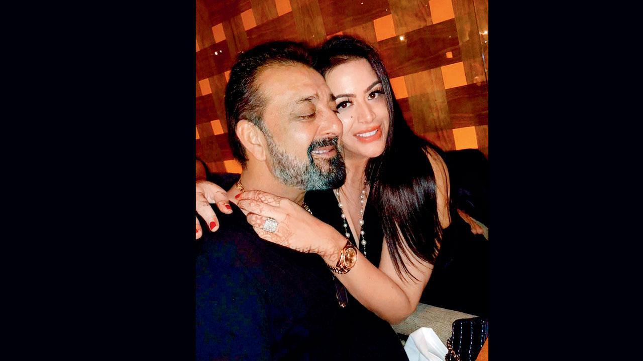 સંજય દત્ત મોટી દીકરી ત્રિશલા સાથે