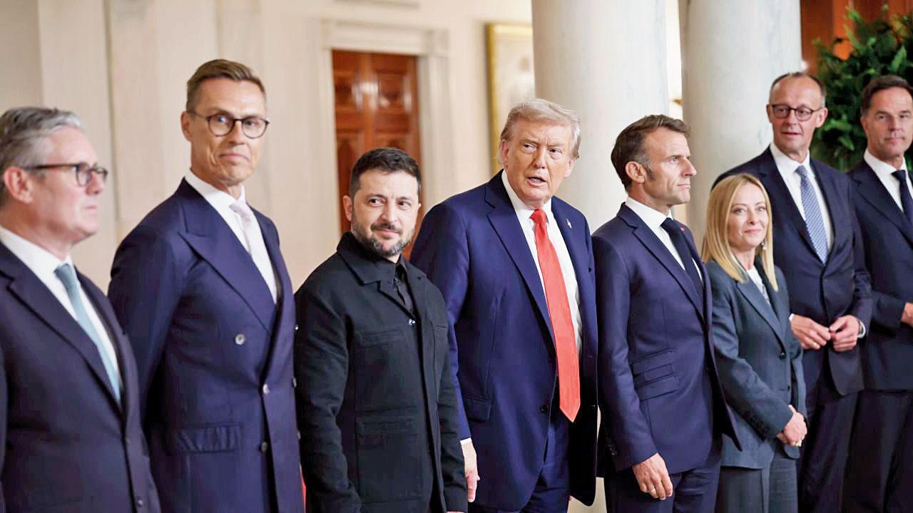 યુક્રેનના પ્રેસિડન્ટ ઝેલેન્સ્કી અને યુરોપના નેતાઓએ સોમવારે ડોનલ્ડ ટ્રમ્પ સાથે મુલાકાત કરી હતી. આ મુલાકાતને સૌએ રશિયા સાથેના યુદ્ધને પૂર્ણ કરવા માટેની નિર્ણાયક ક્ષણ ગણાવી હતી.