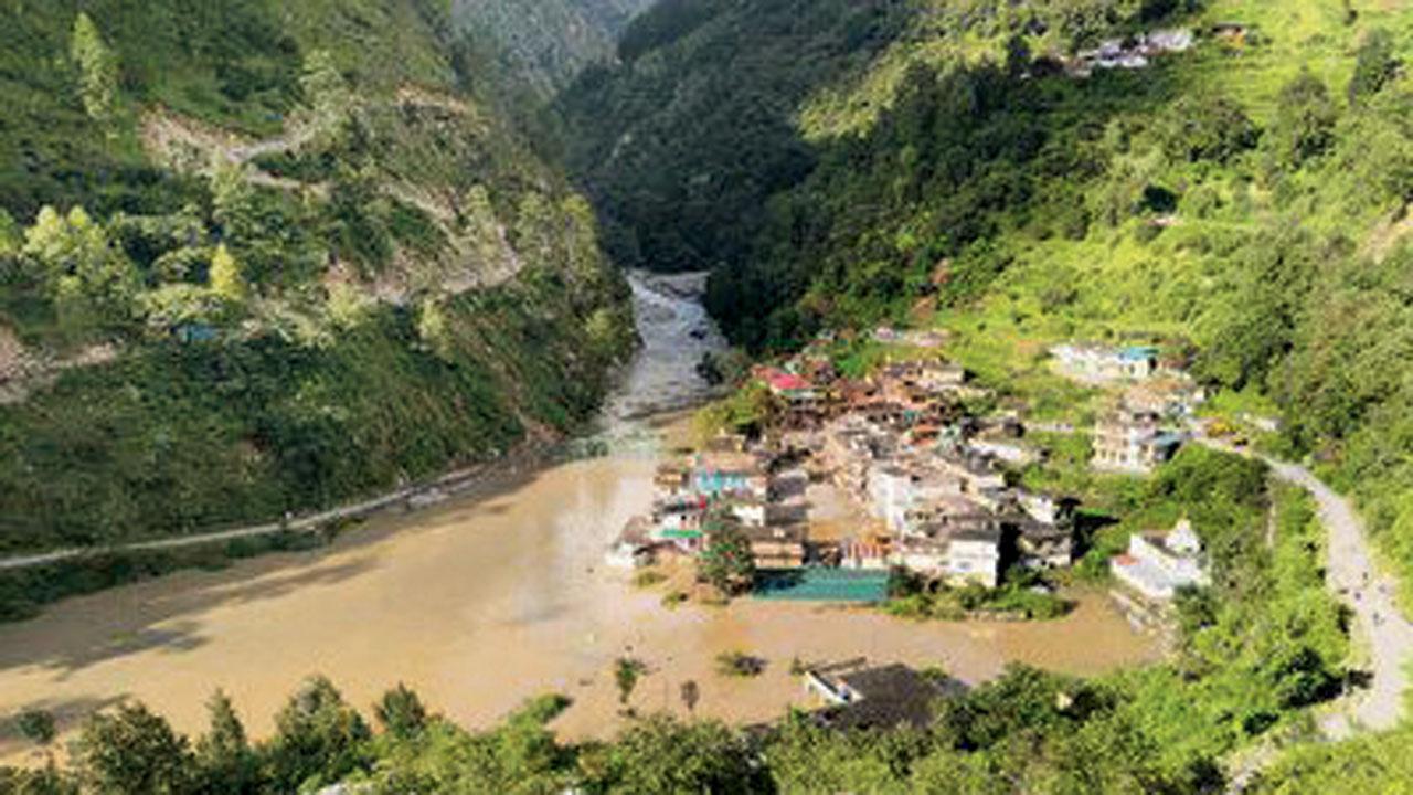 ખાડમાં બનેલા આ કૃત્રિમ તળાવને ખોલવાના પ્રયાસો ચાલુ છે