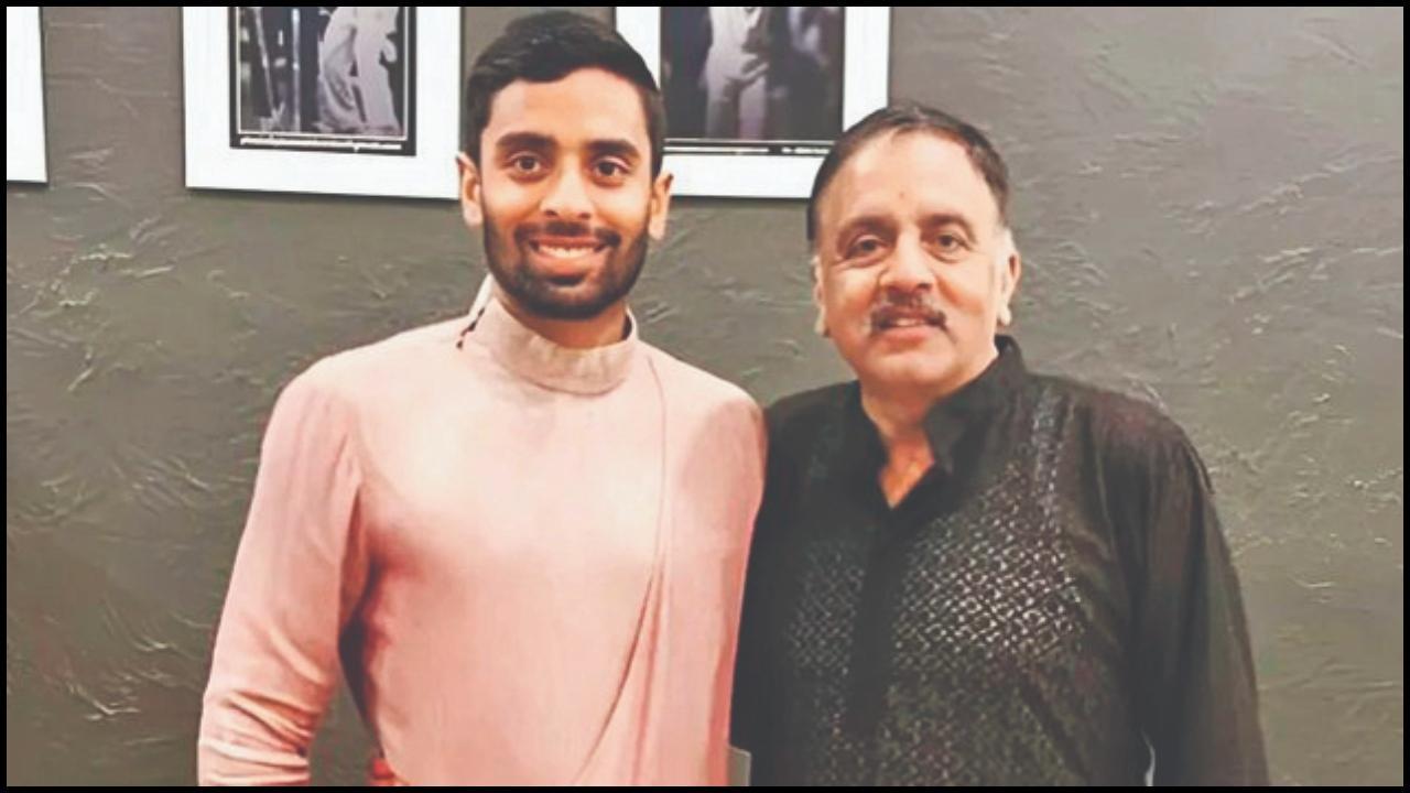 અભિમન્યુ પપ્પા રંગનાથન પરમેશ્વરમ ઈશ્વરન સાથે