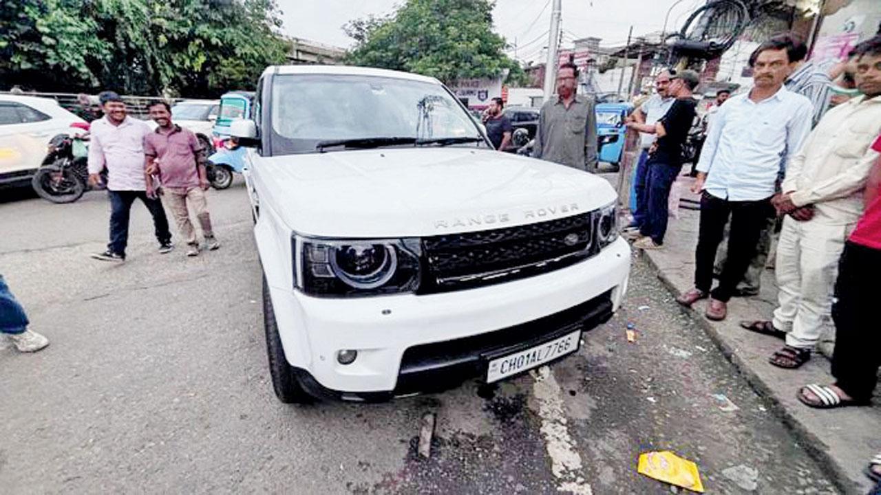 અક્ષયની કાર 