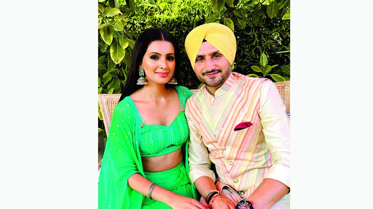 ગીતા બસરા, ક્રિકેટર હરભજન સિંહ