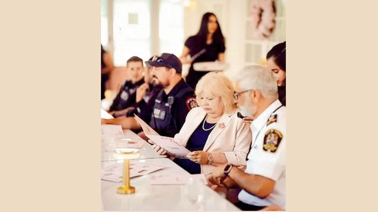 કપિલ શર્માના કાફેમાં પોલીસ