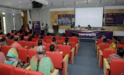અમદાવાદ અને બેંગલોરુમાં ૧,૨૦૦+ મહિલાઓને ડિજિટલ પેમેન્ટ્સ, ઓનલાઇન સલામતી અને આર્થિક સાહિત્યમાં તાલીમ આપવામાં આવી