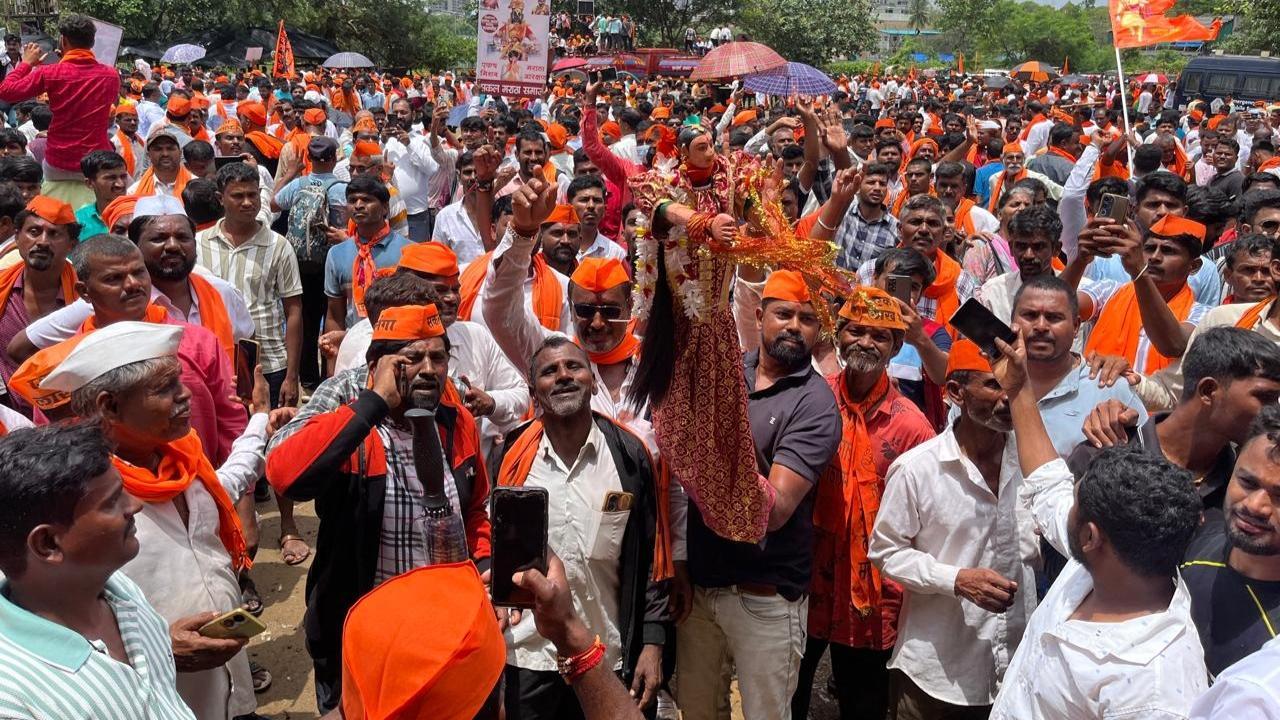 આઝાદ મેદાન ખાતે મરાઠા નેતા મનોજ જરાંગે પાટિલના સમર્થકો (તસવીરઃ આશિષ રાજે)