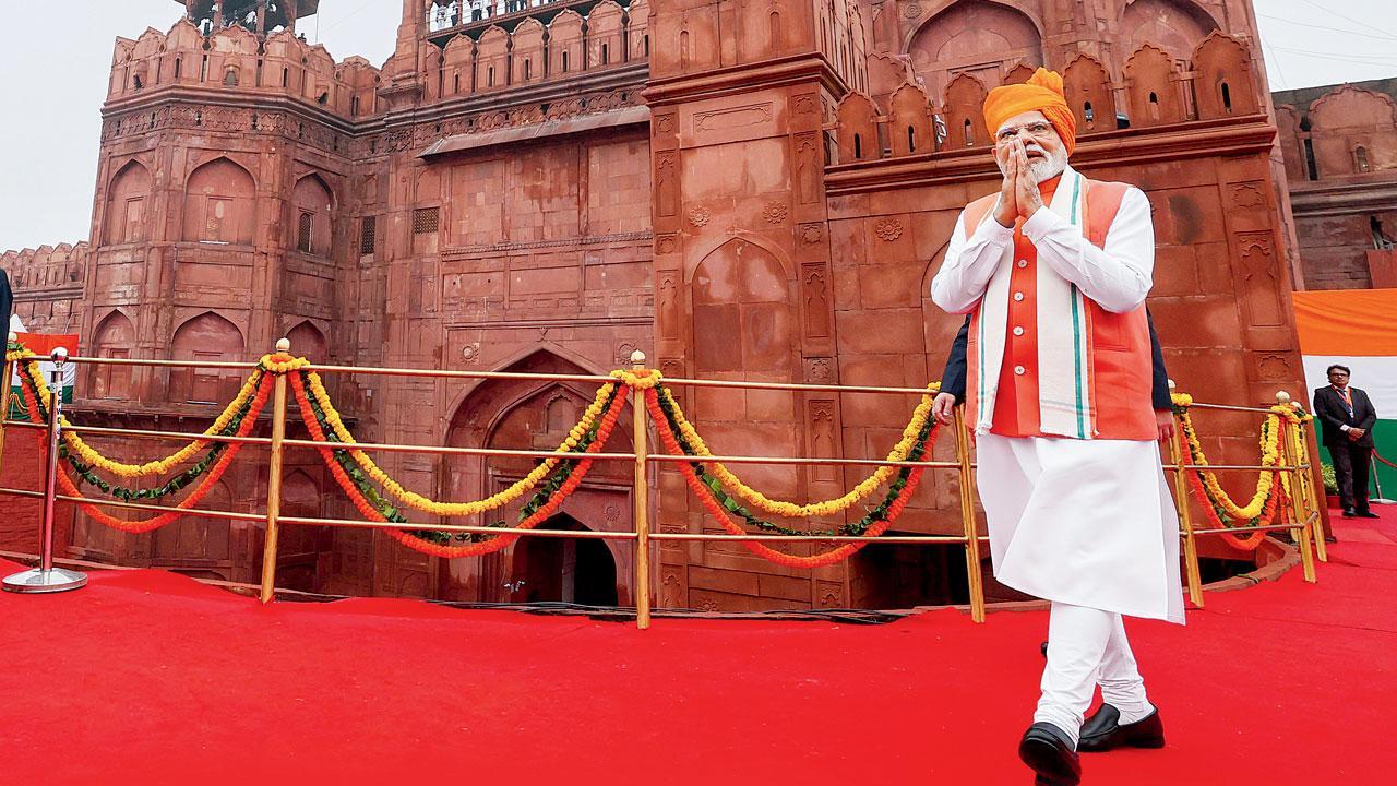 ગઈ કાલે ૭૯મા સ્વાતંત્રદિનની ઉજવણી માટે નરેન્દ્ર મોદી લાલ કિલ્લા પર પહોંચ્યા હતા