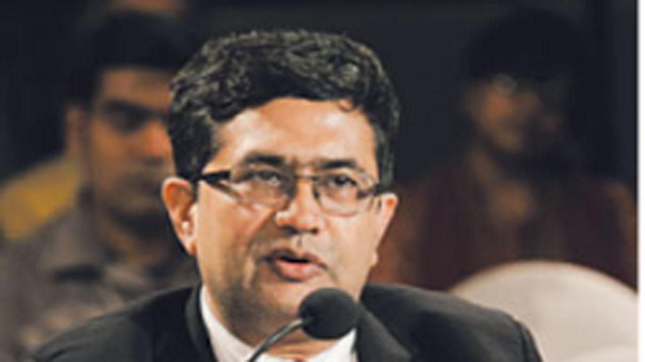 NSEના CEO આશિષકુમાર ચૌહાણ